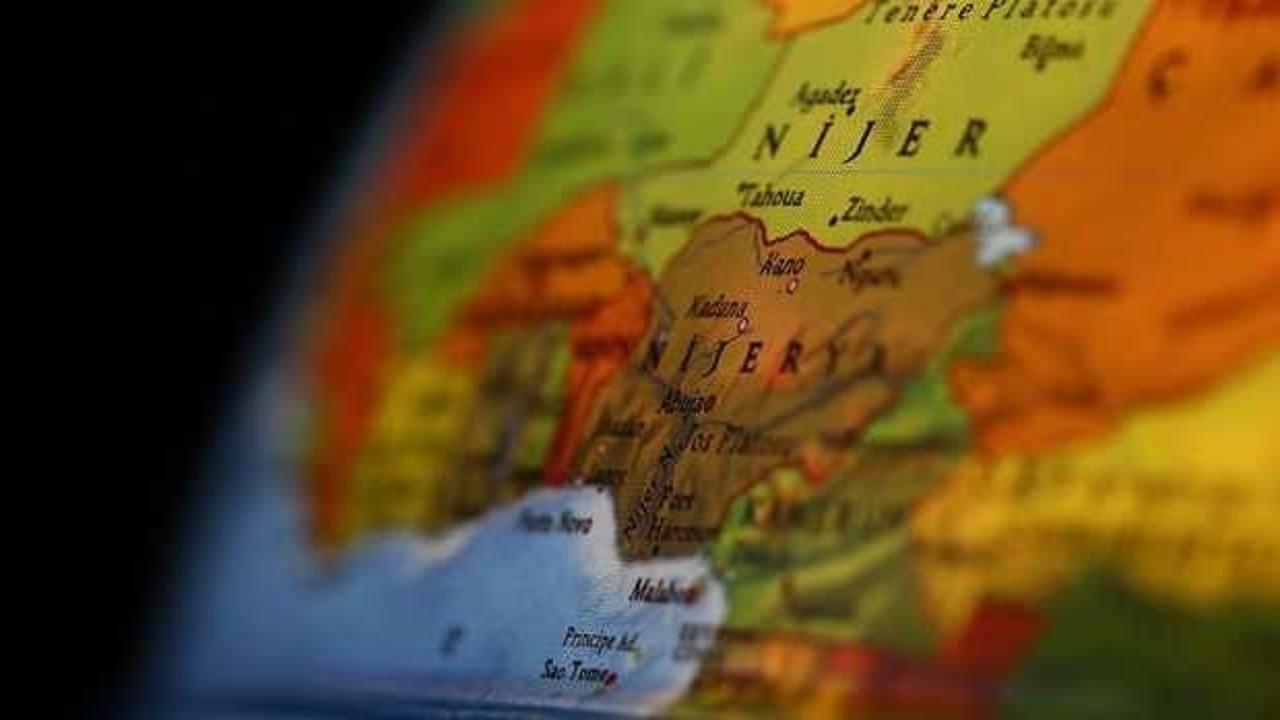 Nijerya'da yolcu otobüsü nehire düştü: 14 ölü