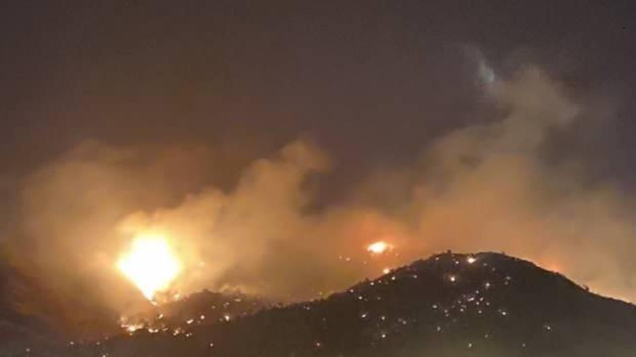 Suudi Arabistan'da dağlık alanda korkutan yangın