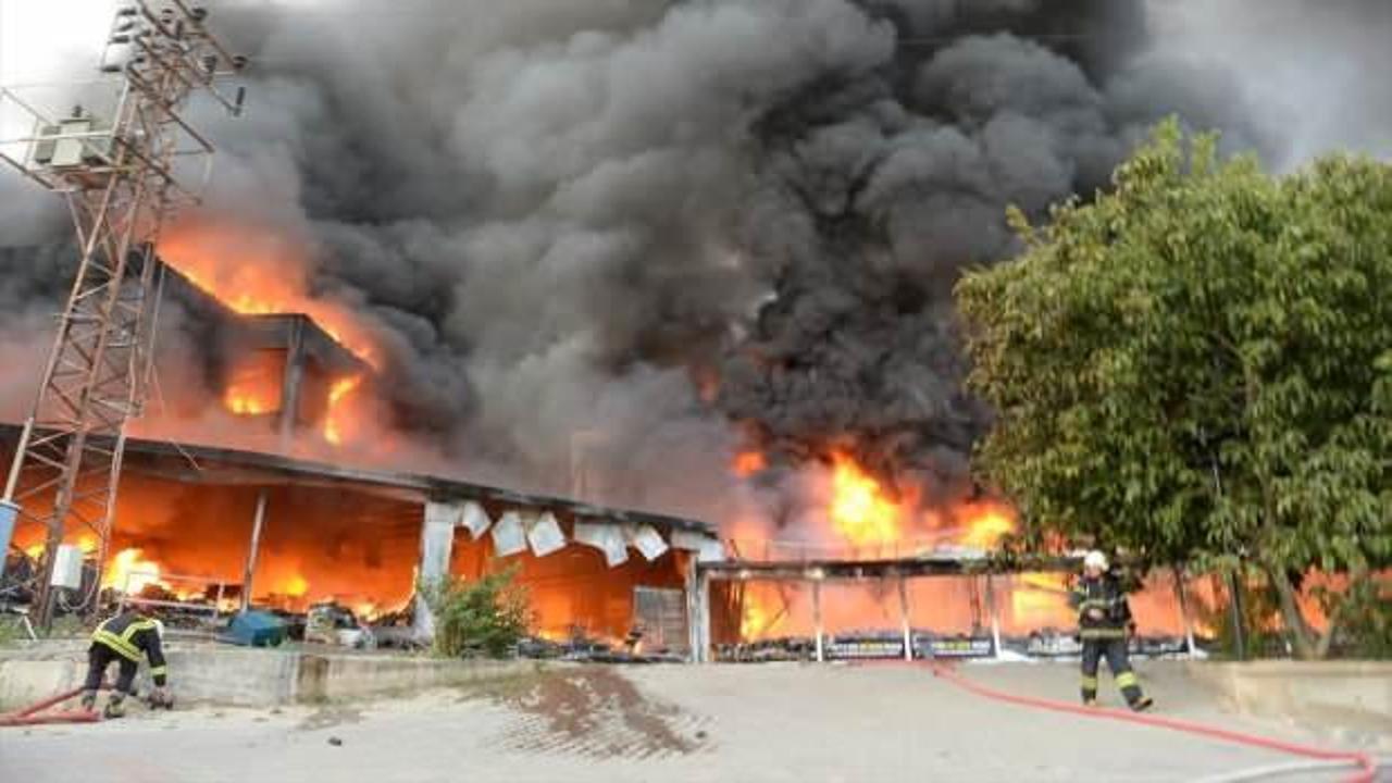 Tokat'ta AVM'de yangın: Alevler binayı sardı