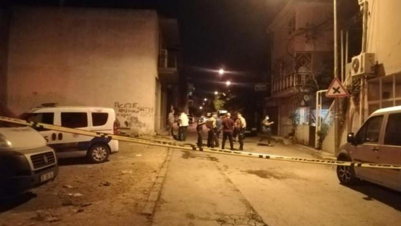 İzmir’de bıçaklı kavga: 1’ağır 2 yaralı