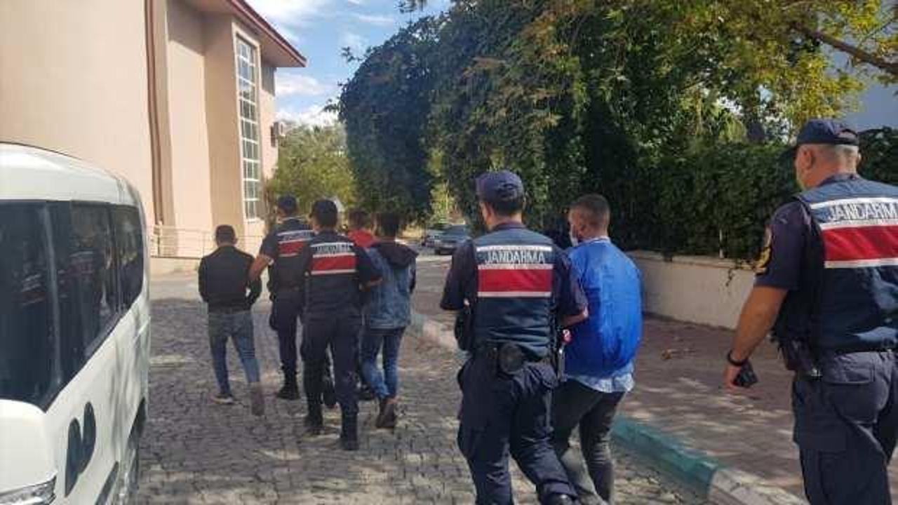 İzmir'de ormanı yakan 4 kişi tutuklandı