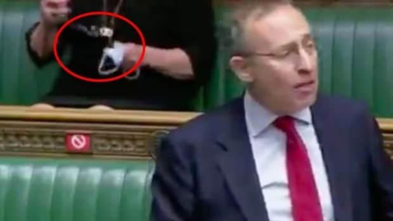 İngiliz parlamentosunda şaşırtan 'maske' görüntüsü