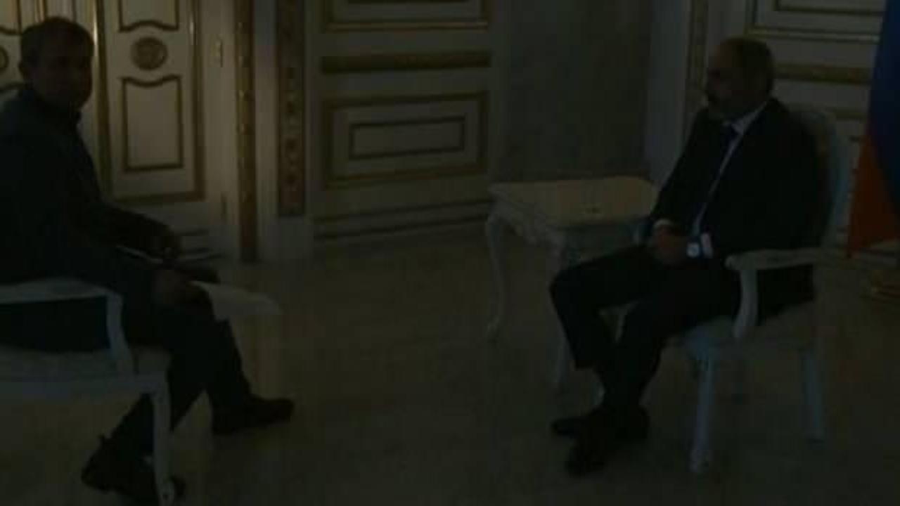 Rus televizyonuna konuşan Paşinyan röportaj sırasında karanlıkta kaldı!