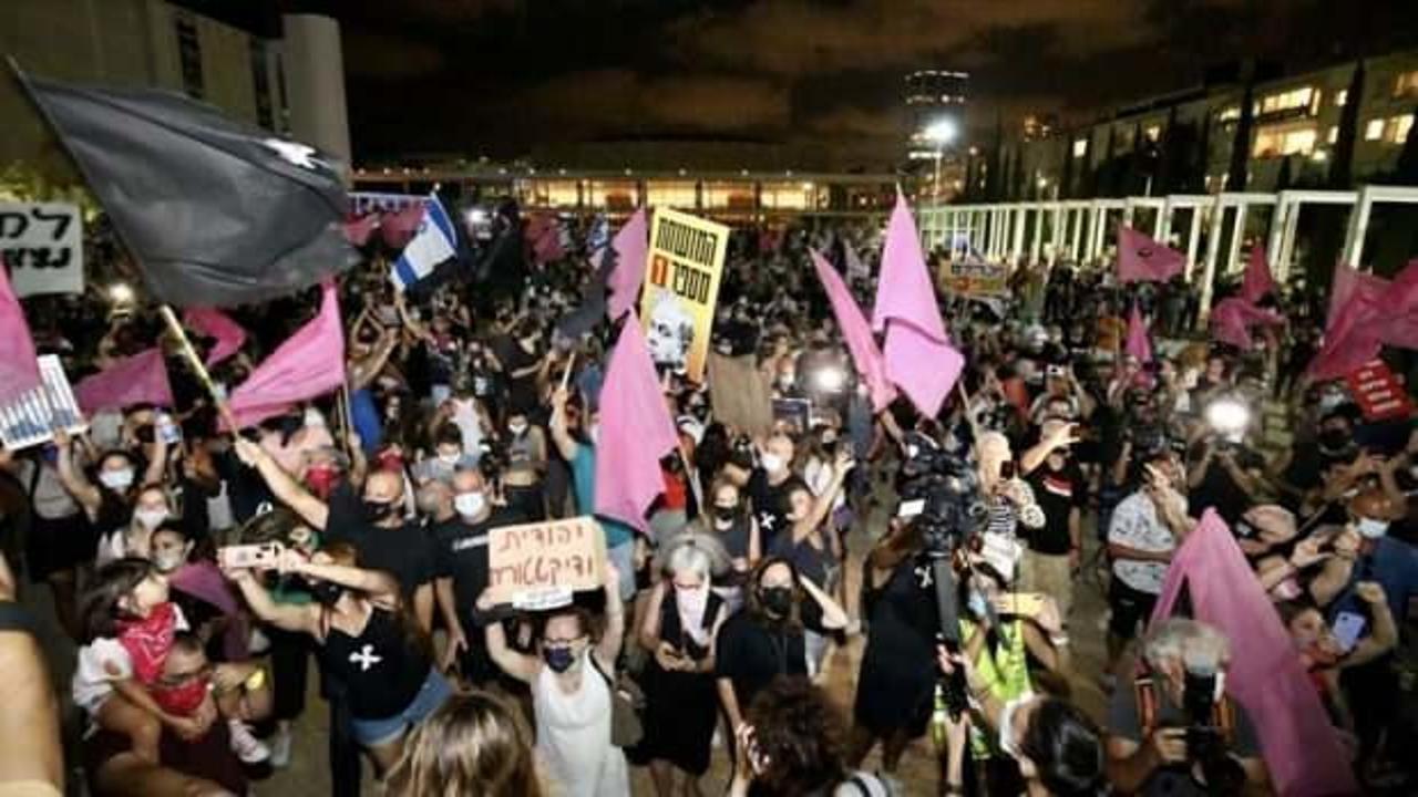 Tel Aviv’deki Netanyahu karşıtı gösterilere binlerce kişi katıldı