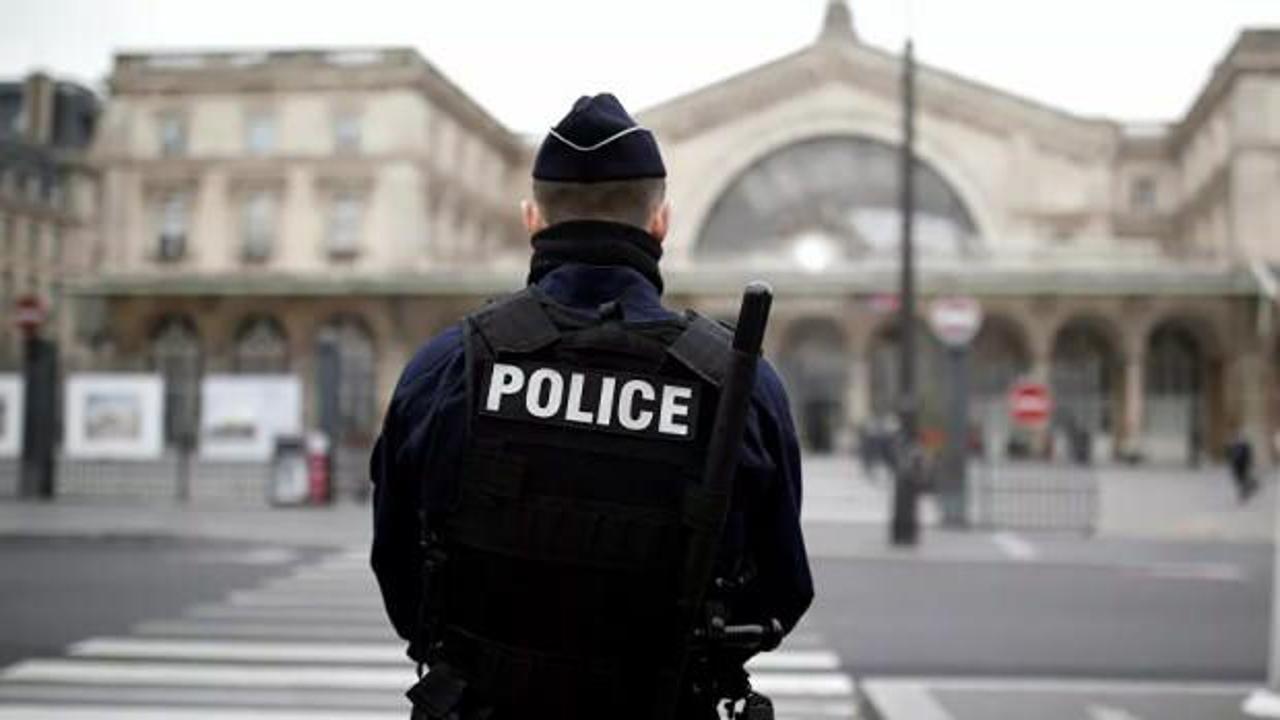 Paris'te bıçaklı saldırgan vurularak etkisiz hale getirildi!