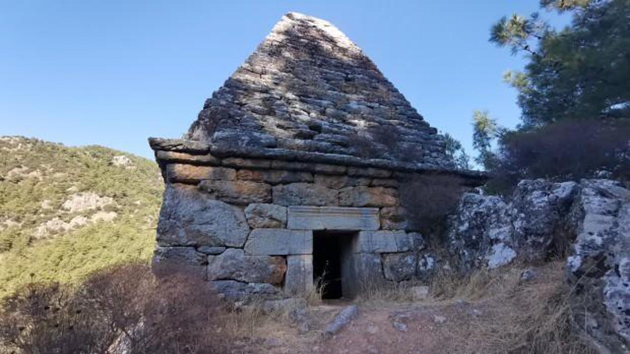 Yıllarca t&uuml;rbe sanıldı, mitolojik bir savaş&ccedil;ıya ait olduğu ortaya &ccedil;ıktı