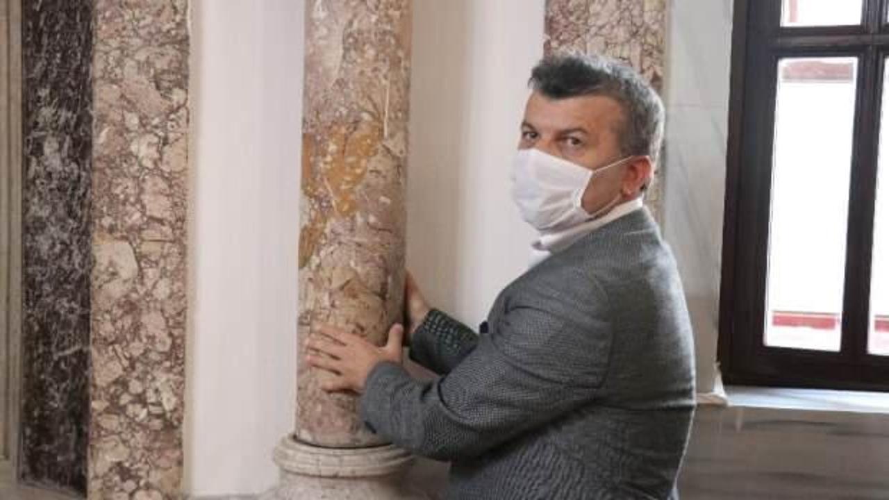 638 yıllık tarihi caminin d&ouml;nen denge s&uuml;tunları hayrete d&uuml;ş&uuml;r&uuml;yor