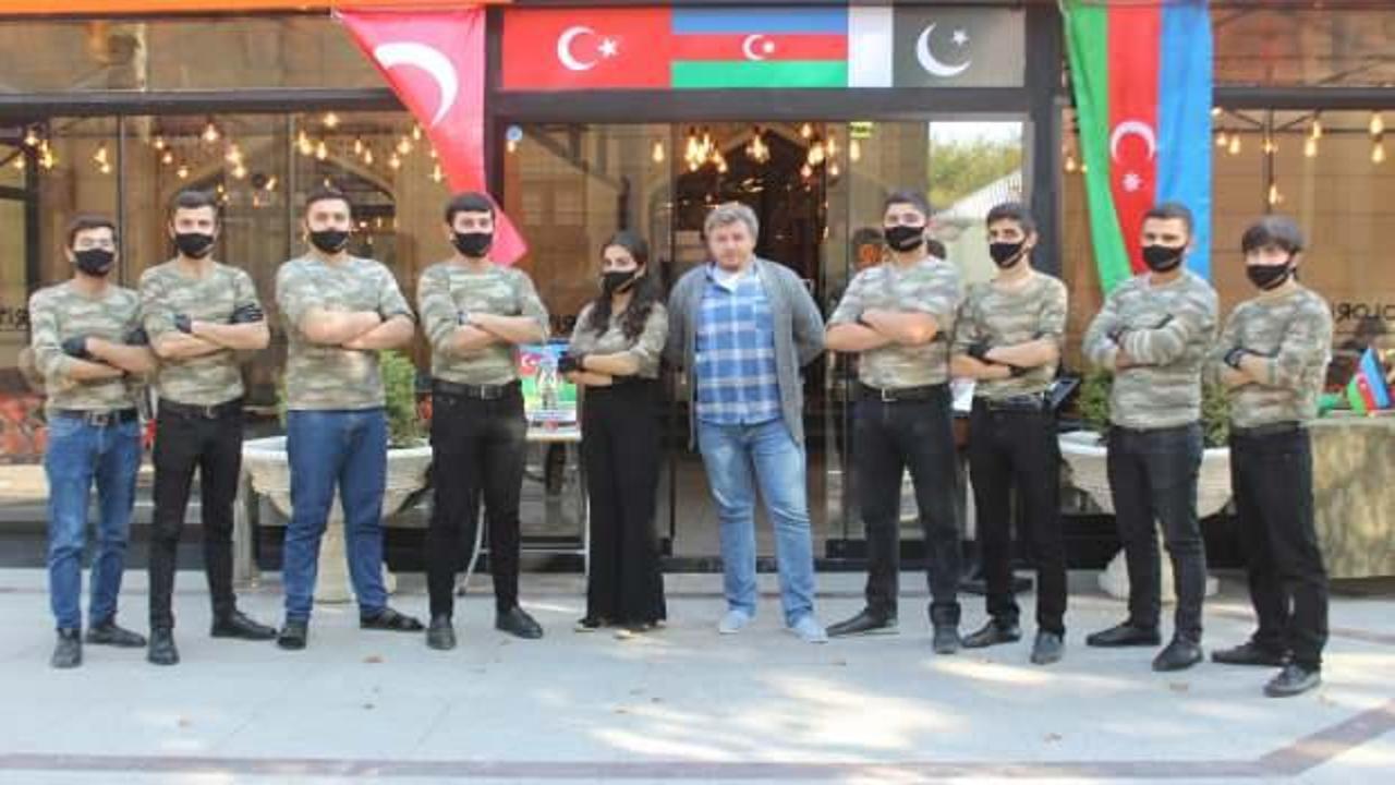 Azerbaycan ordusuna restoran çalışanlarından asker kıyafetli destek