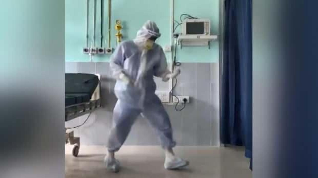 Hindistan’da koronavirüs yoğun bakımında doktorun dansı tepki çekti