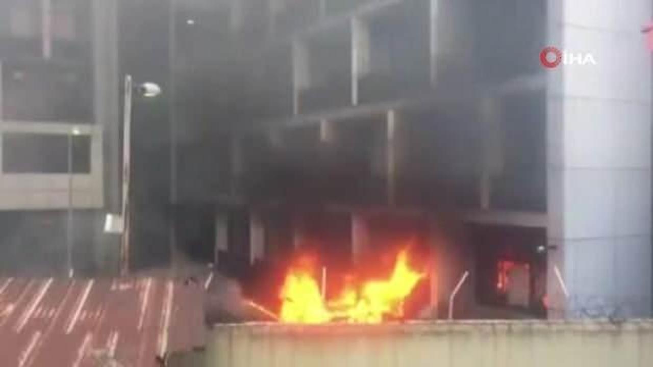 Nijerya yine karıştı! Otobüs terminali ve binaları ateşe verdiler
