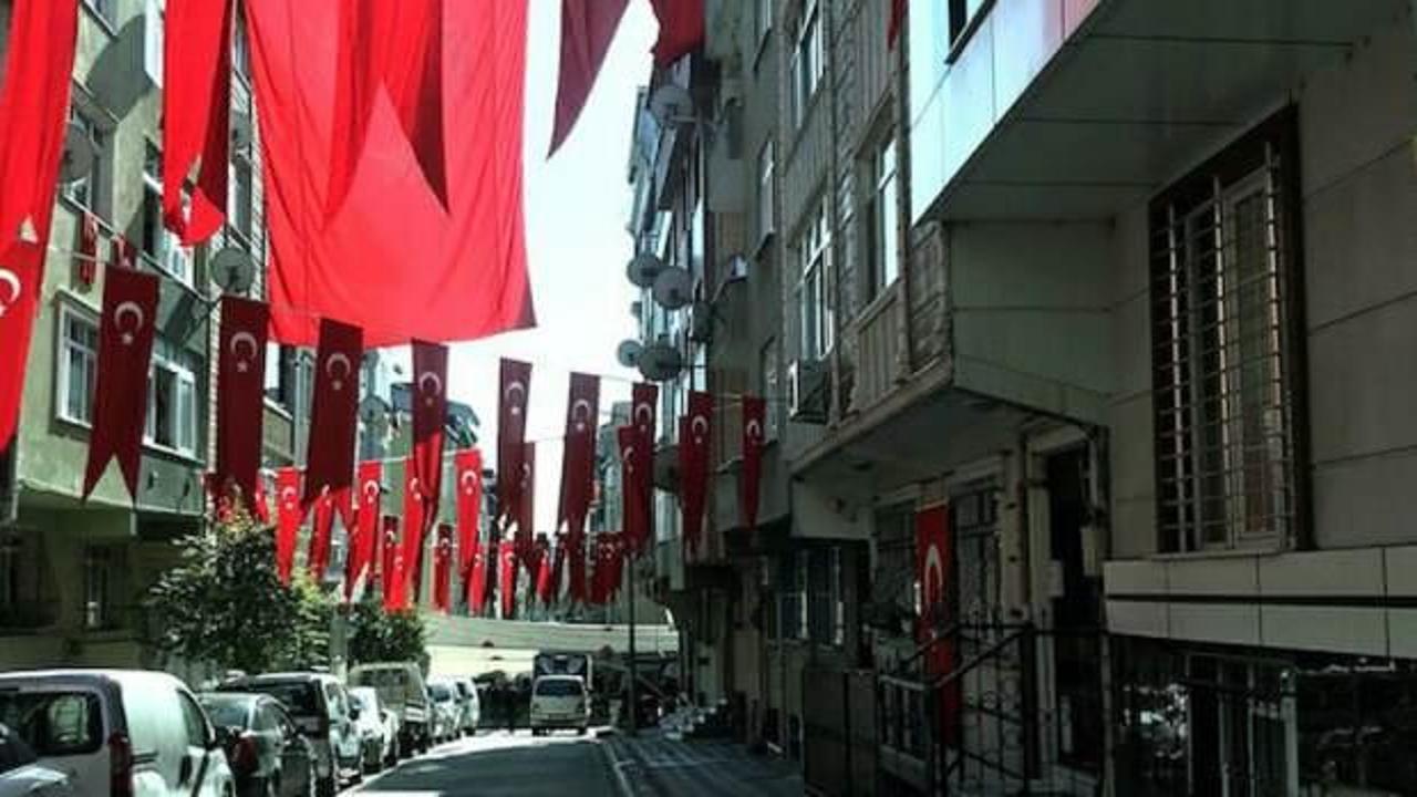Şehit Esma Çevik'in babaevine asılan bayrak yere atılmıştı: Tüm mahalle bayrakla donatıldı