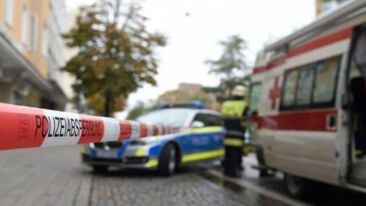 Almanya’da otomobil kalabalığa daldı: 1 ölü, 3 yaralı