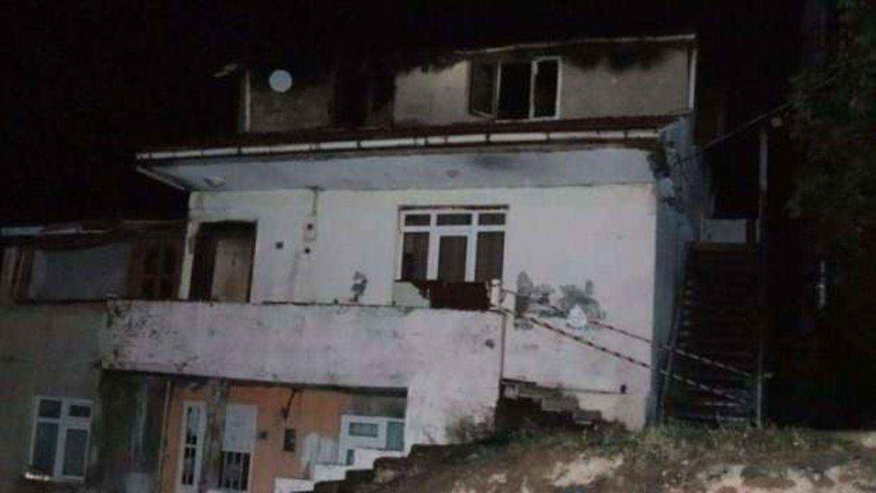 &Ccedil;atı katı yangınında anne &ouml;ld&uuml;, oğlu ile 3 itfaiye eri yaralandı