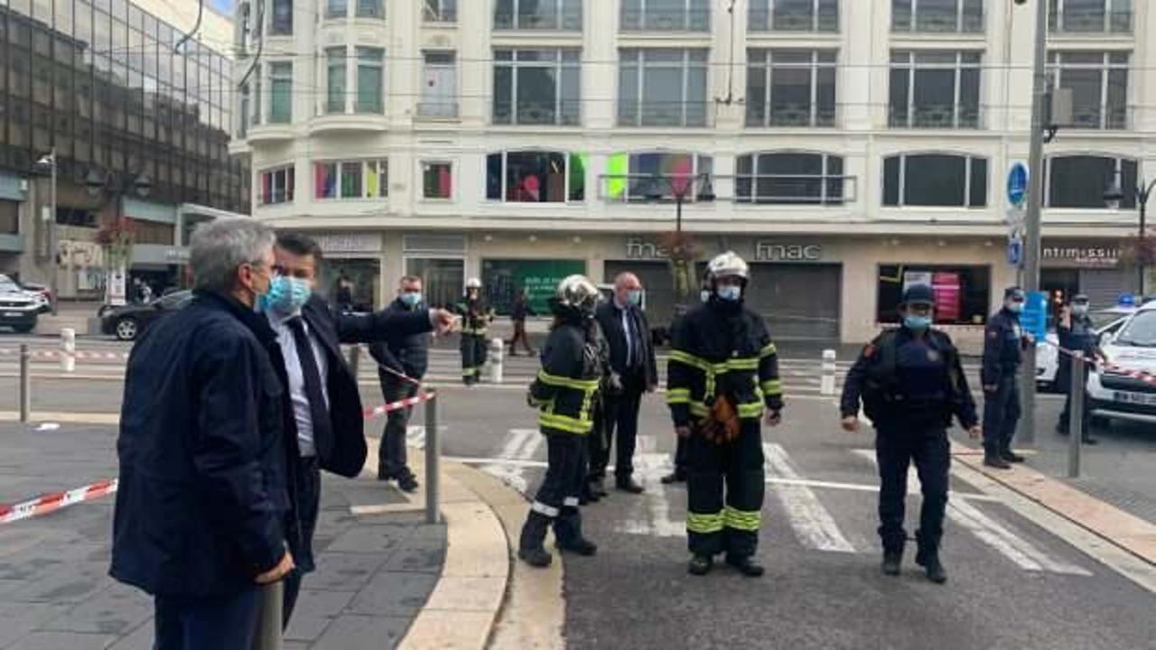 Fransa’da bıçaklı saldırı: 3 ölü