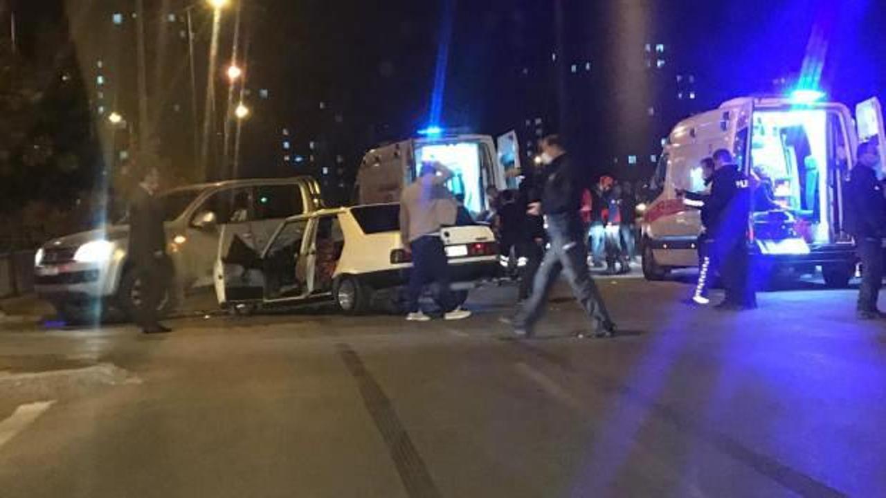 Kayseri'de otomobil ile ticari araç çarpıştı: 10 yaralı