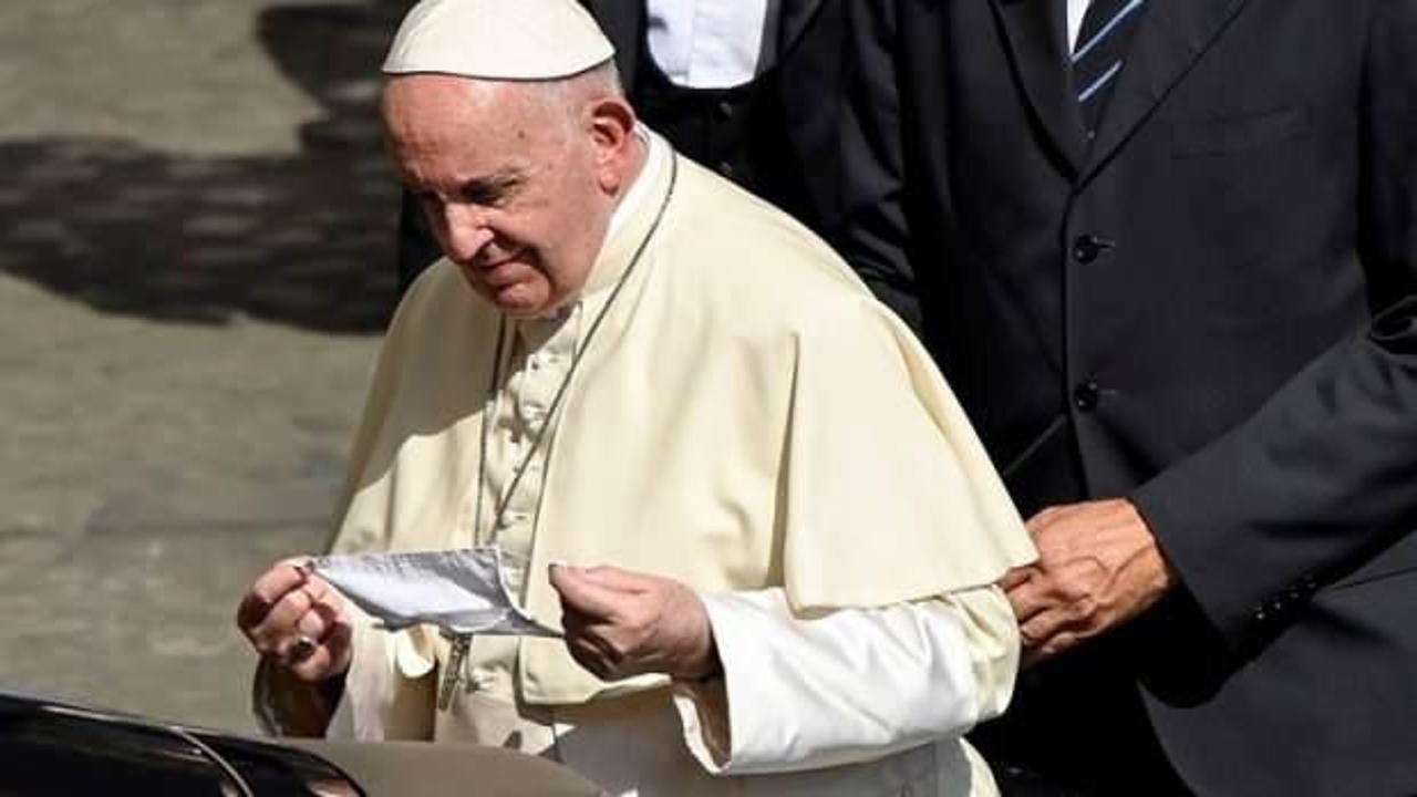 Papa, vaka artışına rağmen maske takmayı reddediyor!