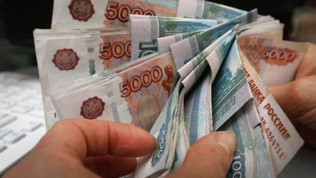 Rus rublesi düşüşe geçti