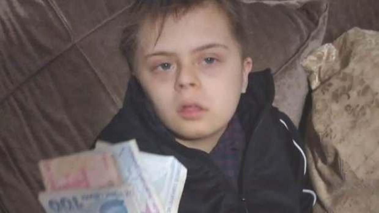 Down sendromlu &ccedil;ocuk kumbarasını depremzedelere bağışladı