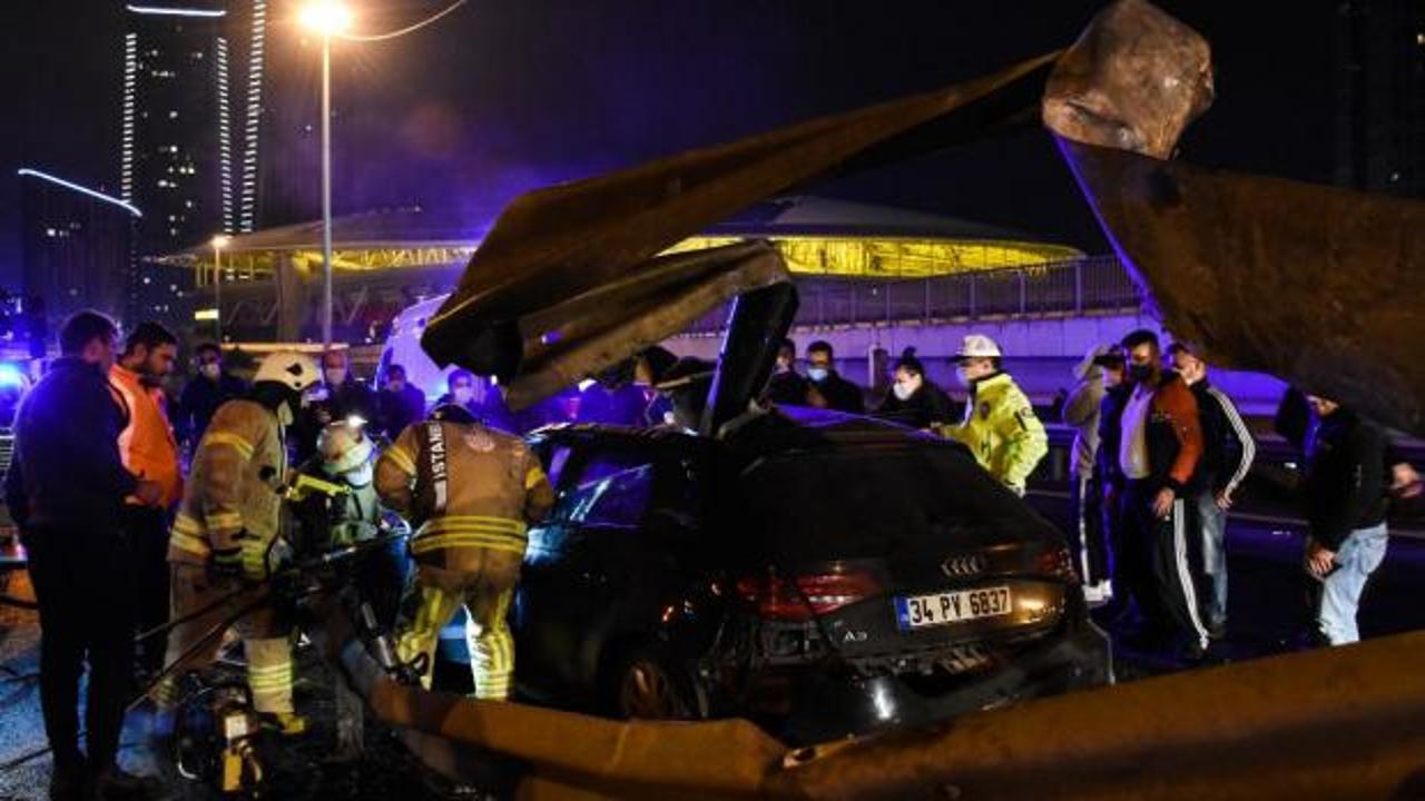 İstanbul'da bariyerlere çarpan otomobilin sürücüsü öldü