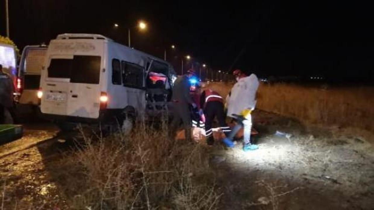 Van'da kaçak göçmenleri taşıyan münibüs kaza yaptı: 1 ölü, 7 yaralı