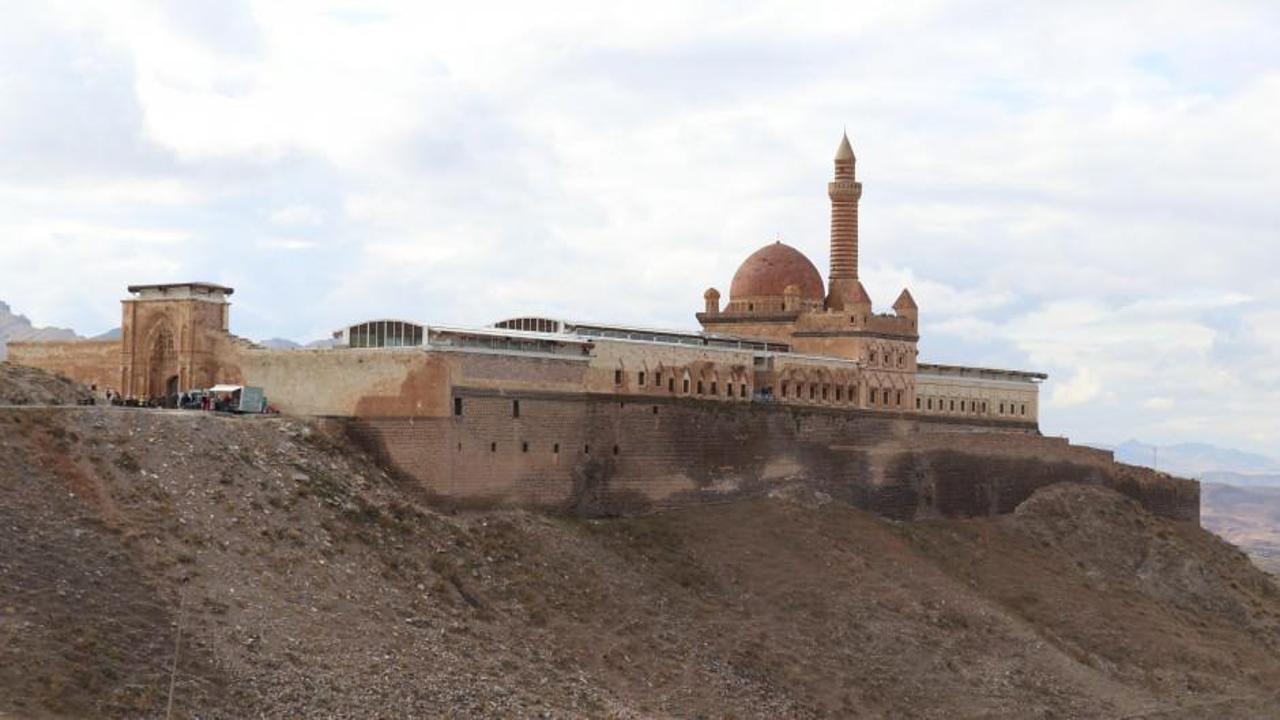 Anadolu'nun seçkin mimari örneği İshak Paşa Sarayı