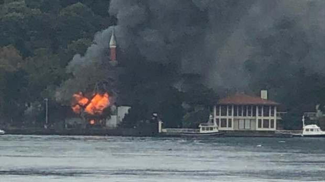 İstanbul'daki tarihi cami alev alev yandı!