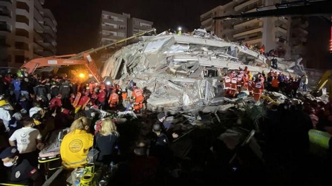 İzmir'deki depremde yaralanan 15 kişinin tedavisi sürüyor