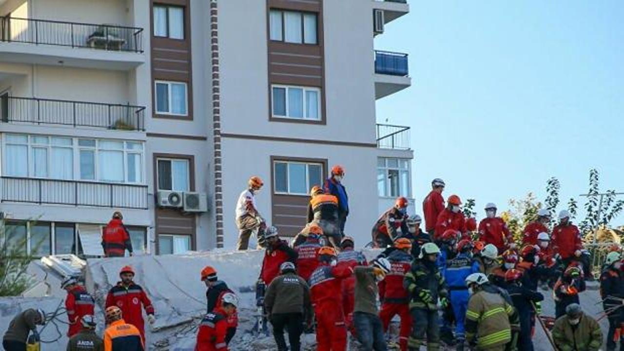 İzmir'deki depremde yaralanan 21 kişinin tedavisi sürüyor