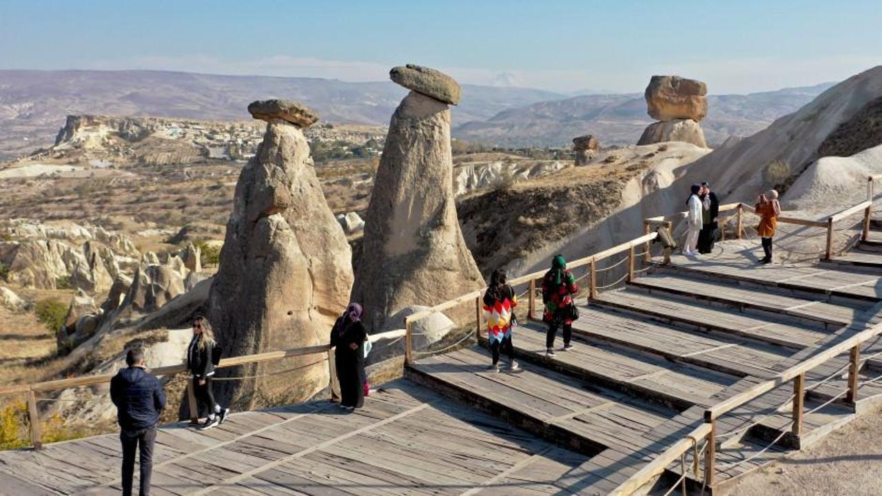 Kapadokya'nın simgesi ziyaretçi akınına uğruyor