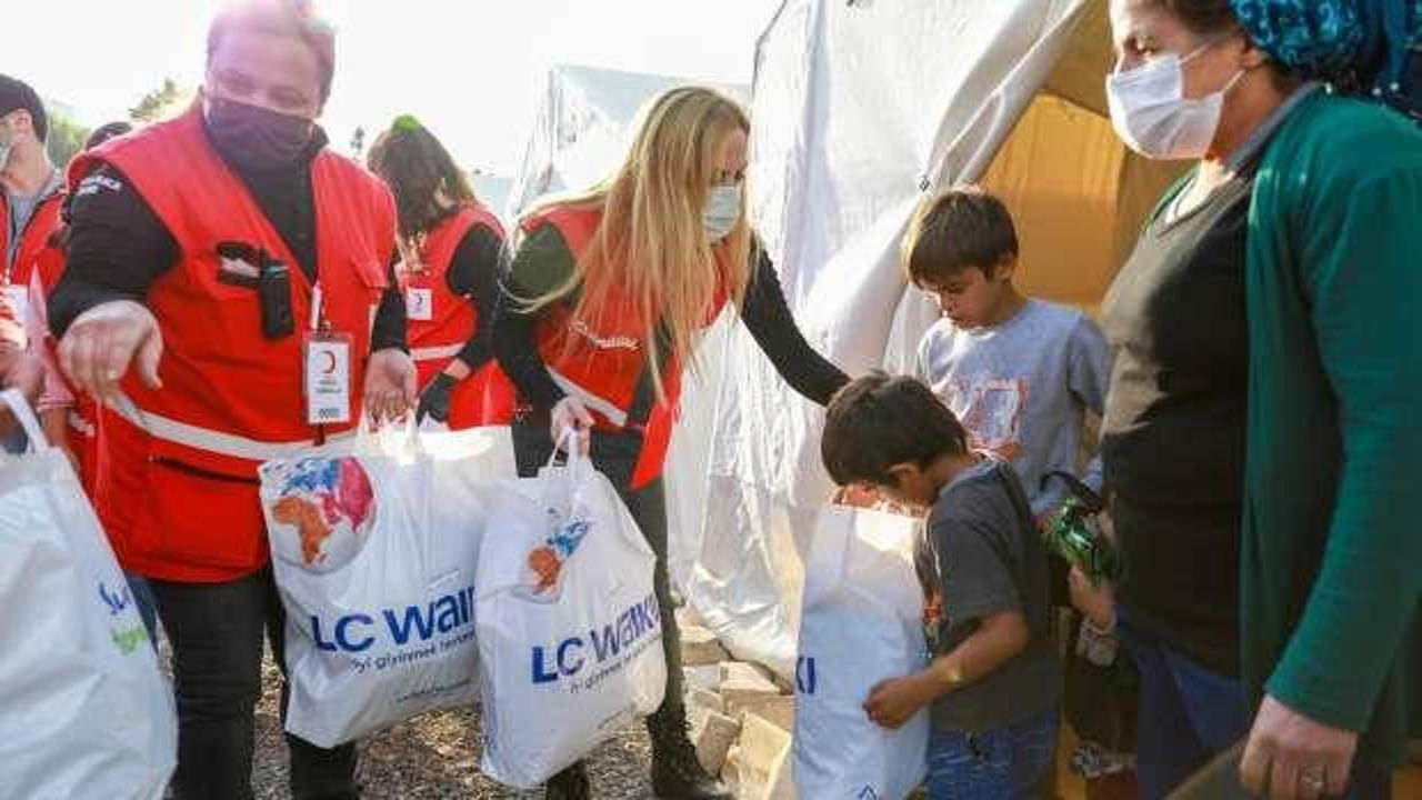 Kızılay Süzer işbirliği ile depremzede çocuklara giyecek ve uyku tulumu desteği
