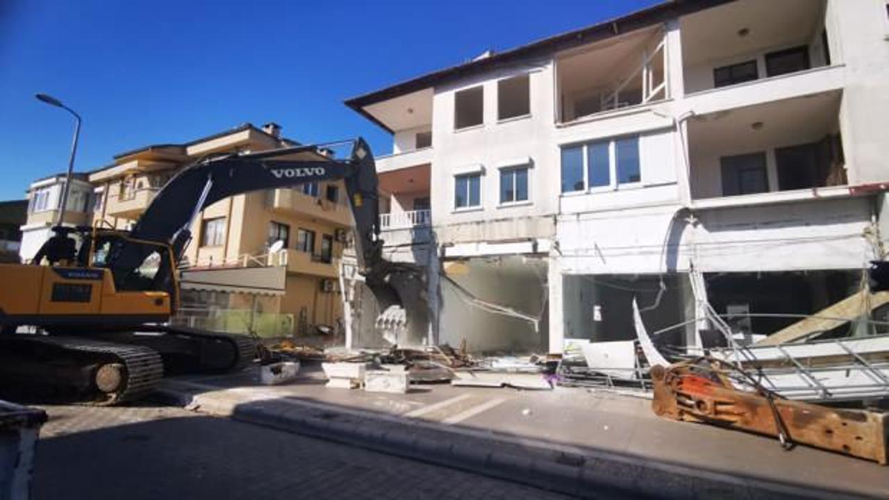 Marmaris'te depreme dayanıksız binalar yıkılıyor