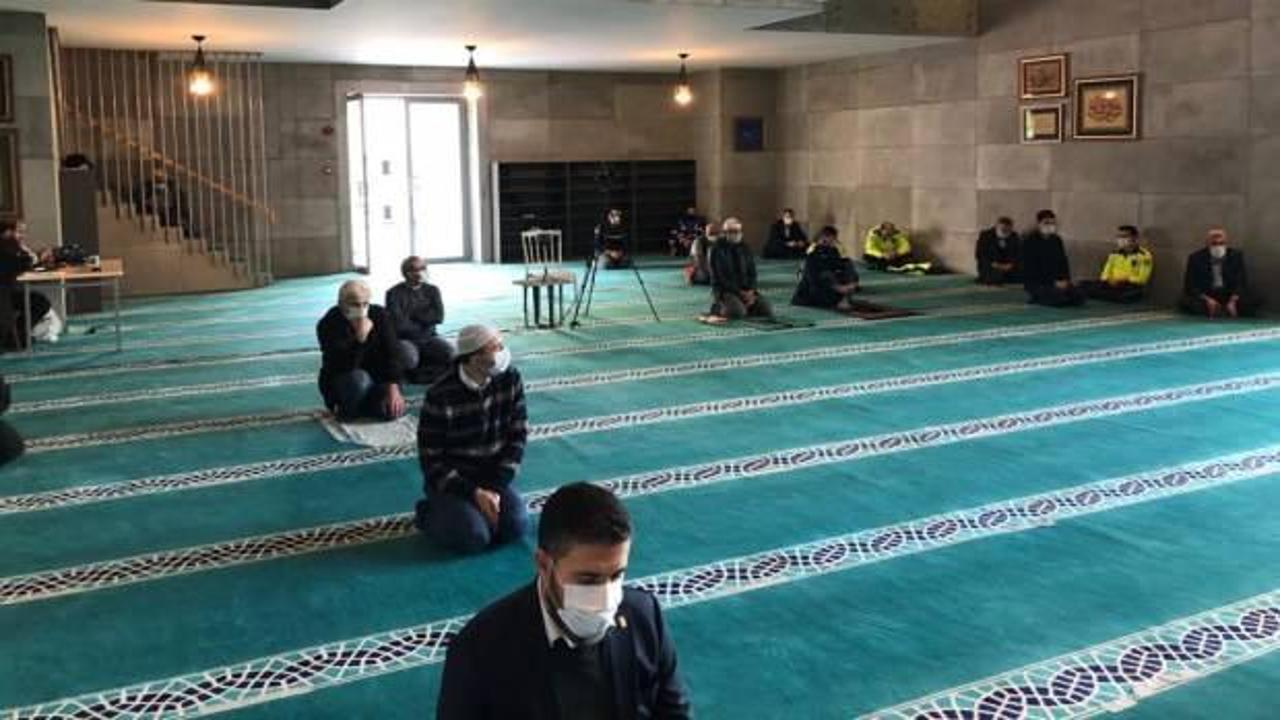Şüheda Camii'nde şehitler için hatim programı yapıldı