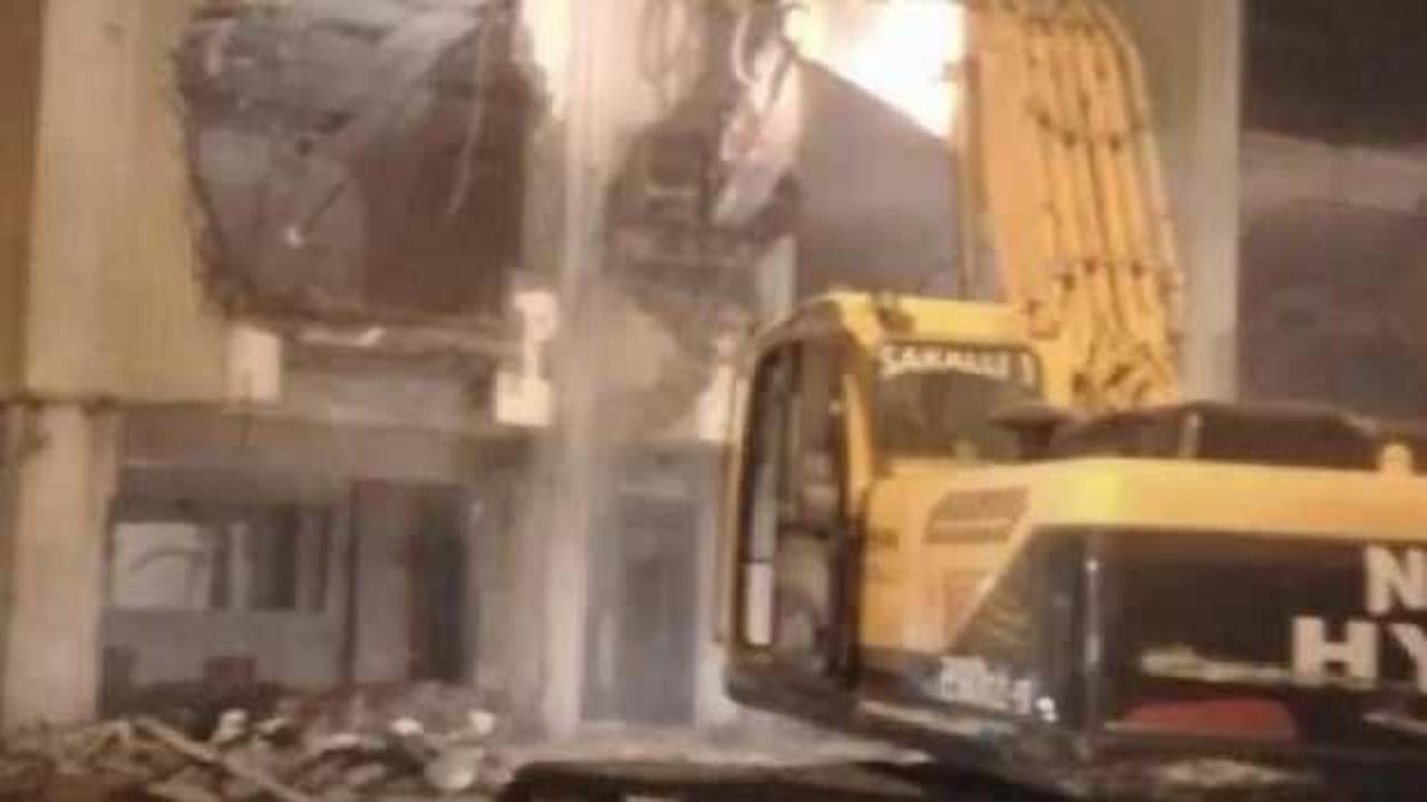 Torbalı Belediye binasının yıkım çalışmaları başladı 
