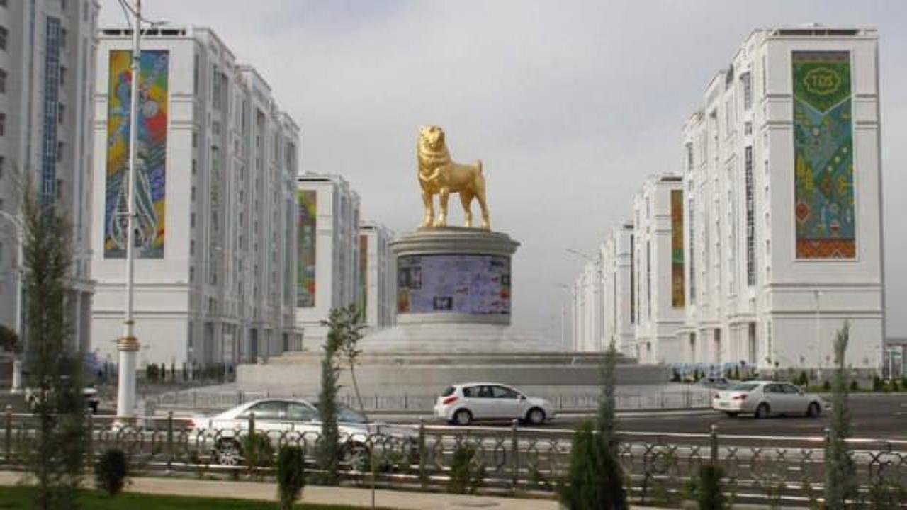 Türkmenistan liderinden tepki çeken heykel!