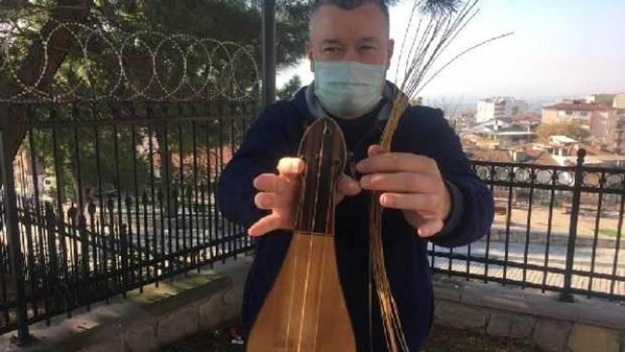 Bağırsaktan enstrüman teli yapıyor