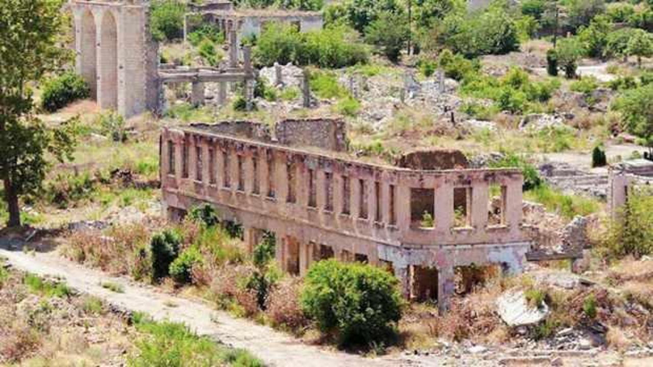 Ermenistan Ağdam’ı yakıp yıkmış: Vandallık!