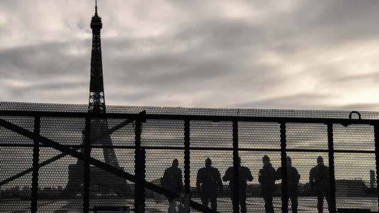 Fransa'da sarı yeleklilerle g&uuml;venlik yasa tasarısı karşıtlarının g&ouml;sterilerinde olaylar &ccedil;ıktı