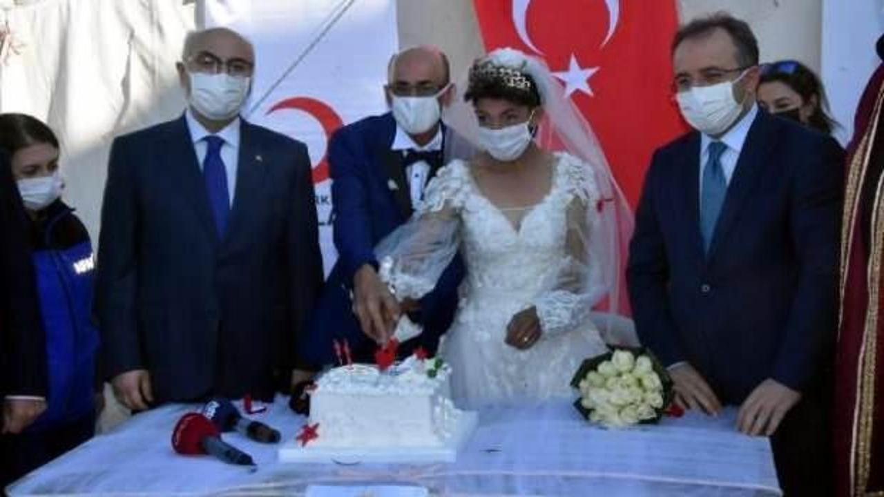 İzmir'de çadır kentte kalan çifte nikah