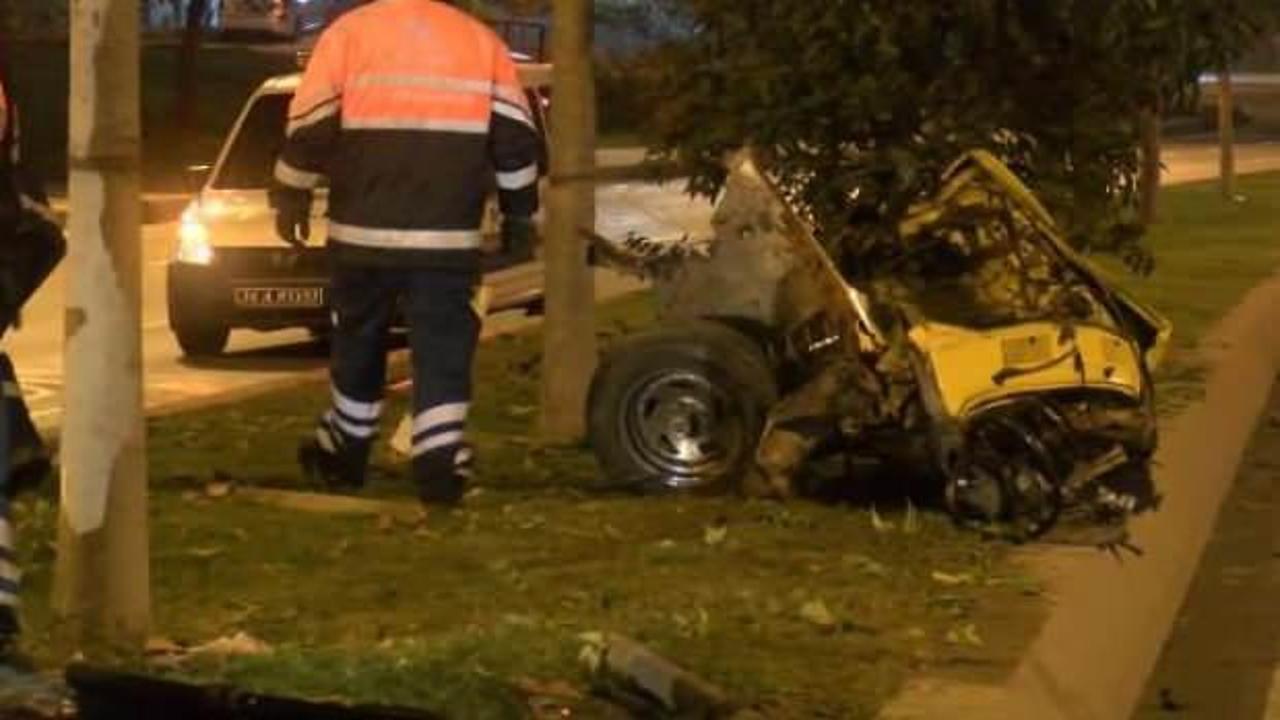 Kartal sahil yolunda otomobil ikiye bölündü