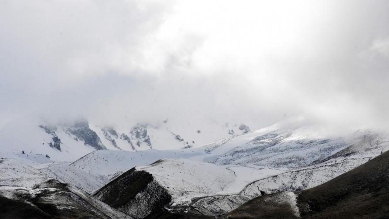 Türkiye'nin gözde kayak merkezleri beyaza büründü