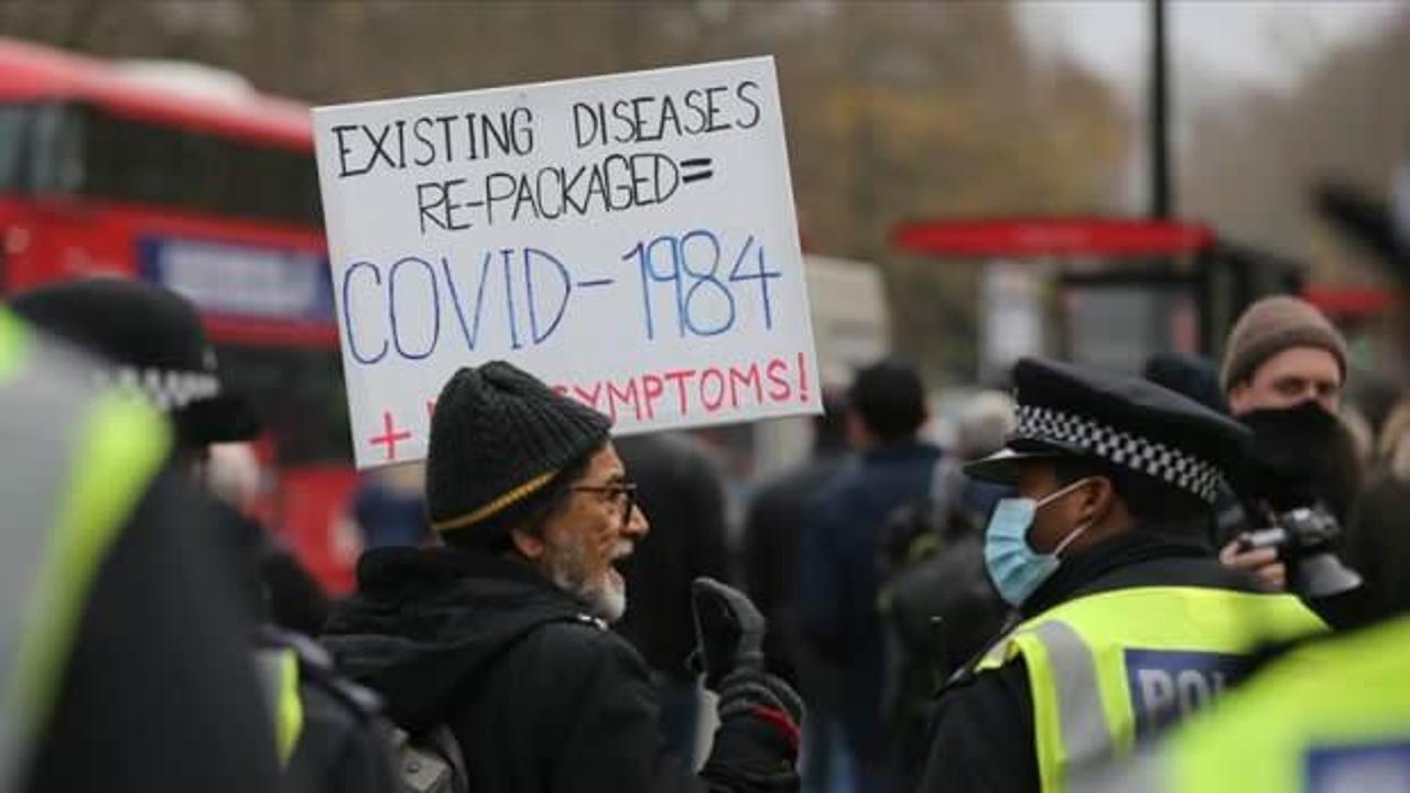 İngiltere'de polis Kovid-19 önlemleri karşıtı gösteriye müdahale etti
