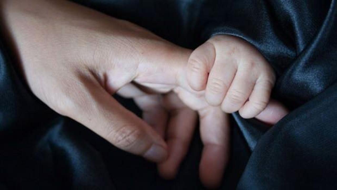 Kovid-19'a yakalanan annenin bebeği antikorlarla dünyaya geldi
