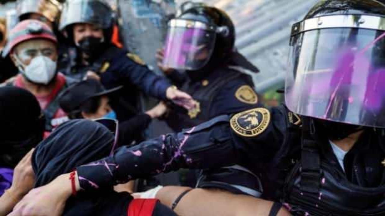 Meksika'da kadına yönelik şiddet protestosunda 23 polis yaralandı