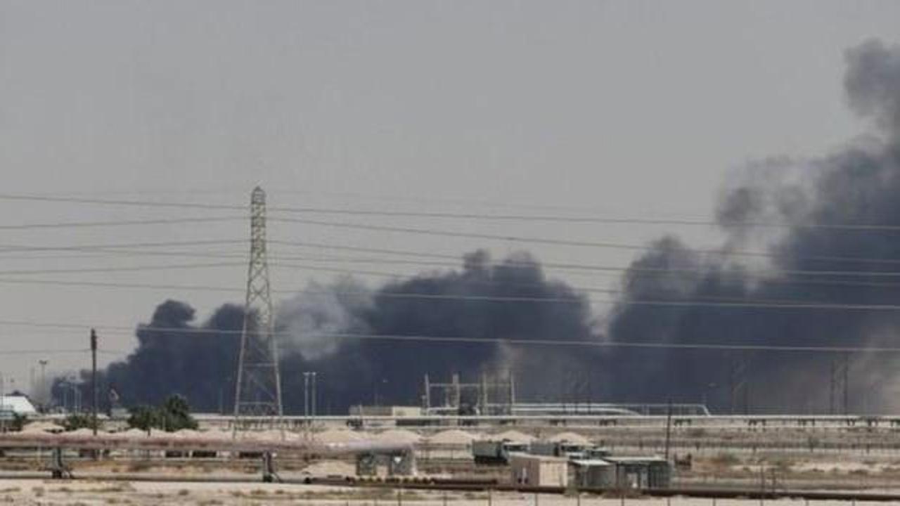 Suudi Arabistan'ın Kızıldeniz kıyısındaki petrol tankerine bombalı saldırı düzenlendi