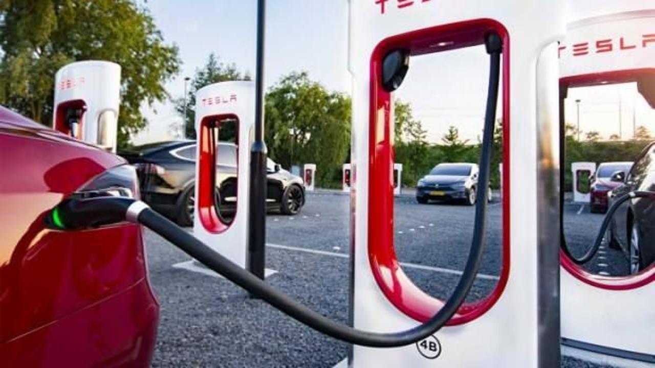 Tesla'nın Çin'de şarj istasyonu üretecek