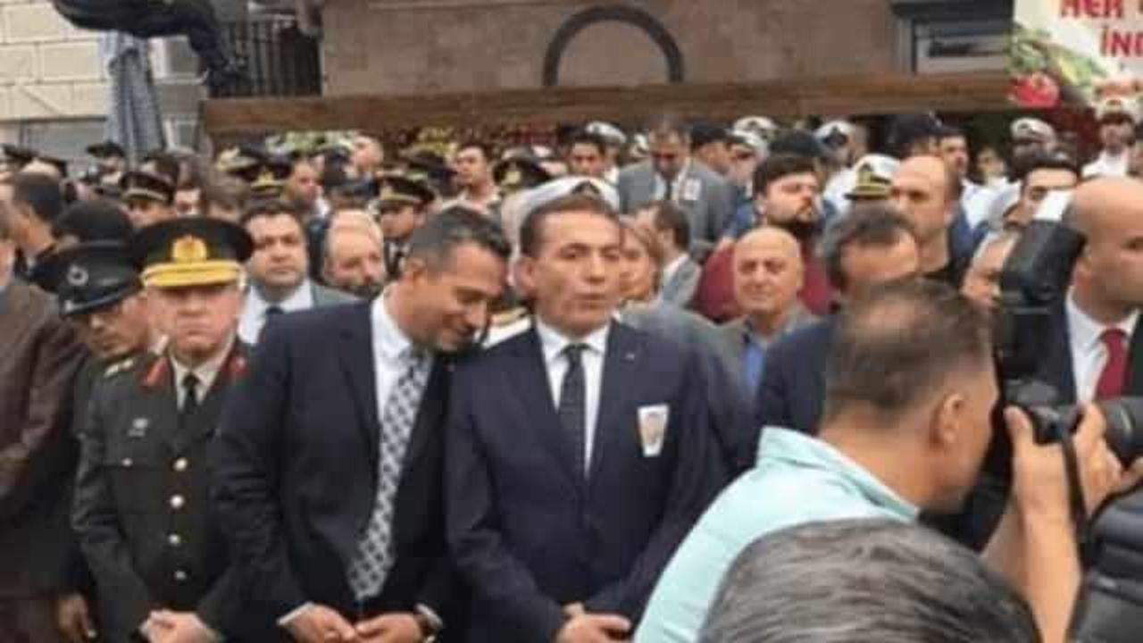 TSK'ya dil uzatan CHP'li vekil şehit cenazesinde gülücükler saçmıştı!