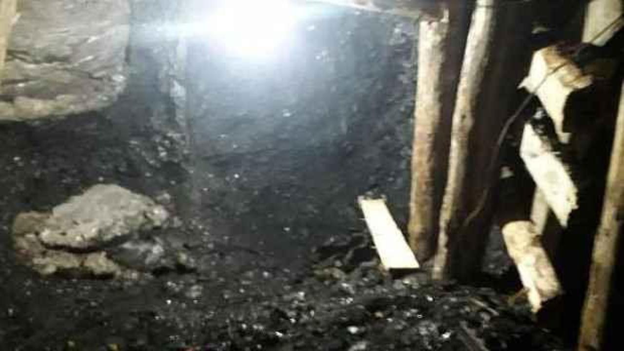 Evde kaçak kazı yaparak kömür çıkaran 4 kişi yakalandı