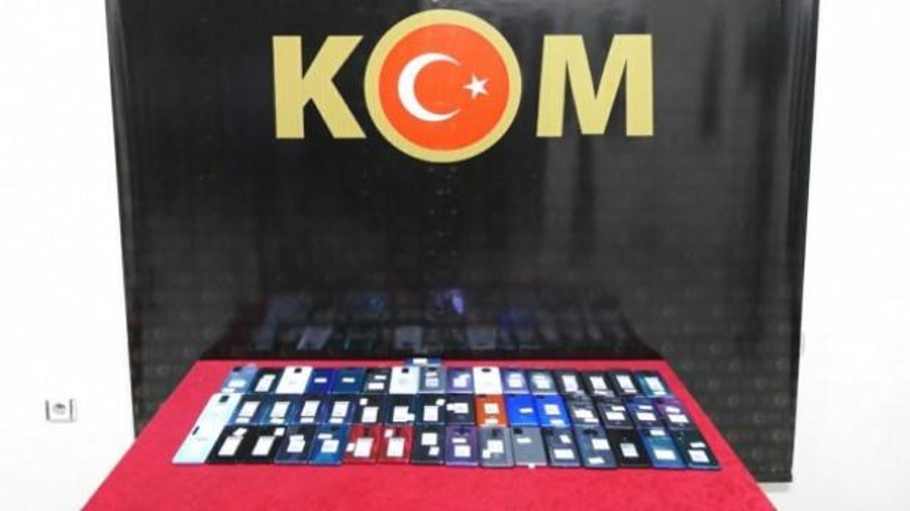 Gaziantep'te gümrük kaçağı 49 cep telefonu ele geçirildi