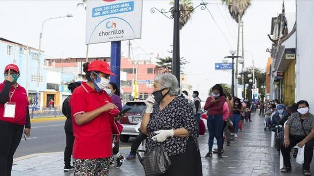 Peru'da Kovid-19 tedbirleri nedeniyle gece sokağa çıkma yasağı ilan edildi