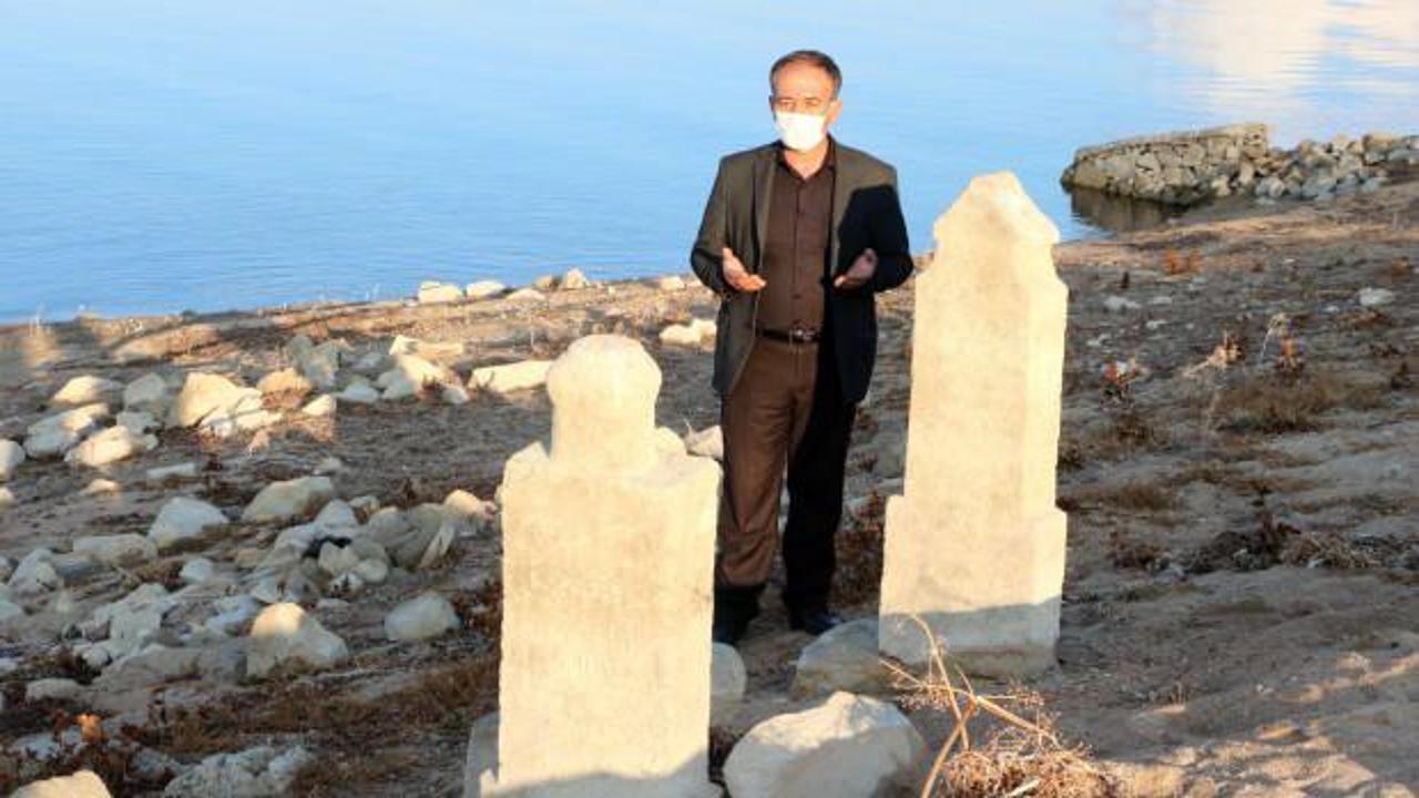 Kuraklığın geldiği boyut: Köy 26 yıl sonra ortaya çıktı, vatandaş mezarlıkta dua etti